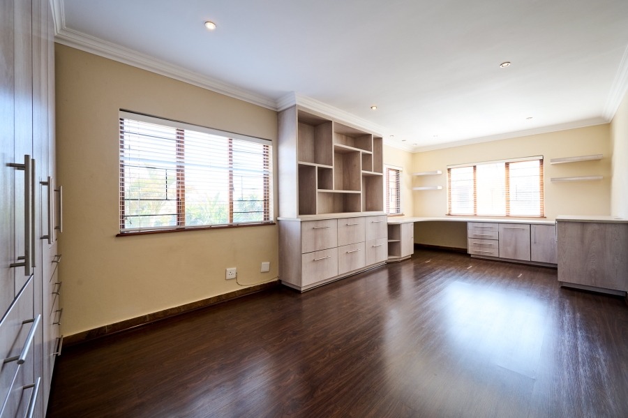 4 Bedroom Property for Sale in Erand Gardens Gauteng