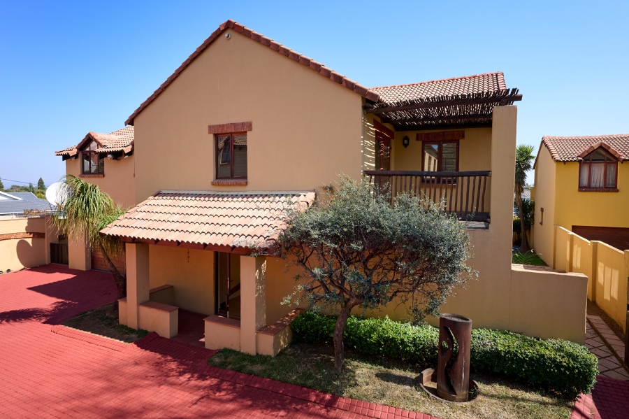 4 Bedroom Property for Sale in Erand Gardens Gauteng