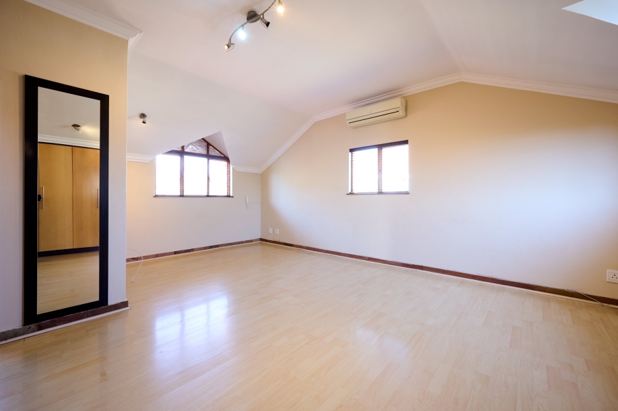 4 Bedroom Property for Sale in Erand Gardens Gauteng