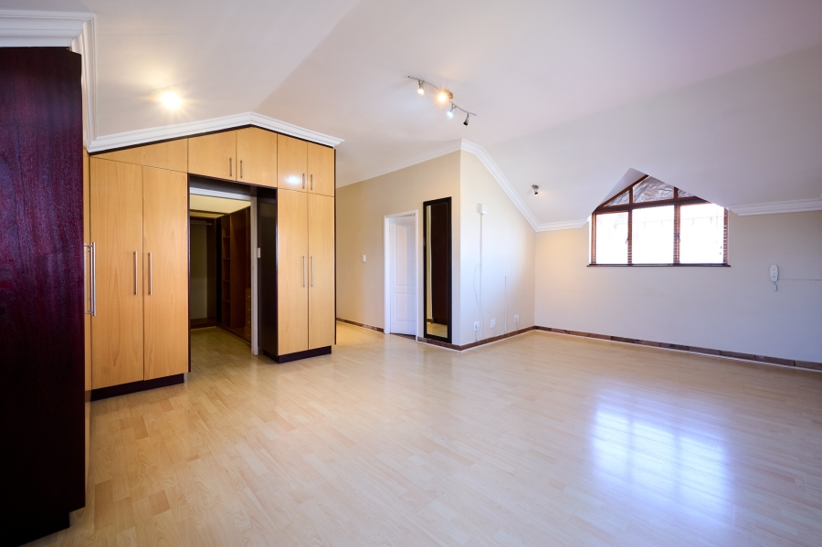 4 Bedroom Property for Sale in Erand Gardens Gauteng