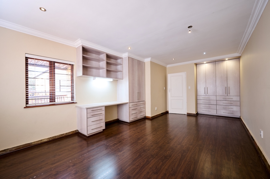 4 Bedroom Property for Sale in Erand Gardens Gauteng