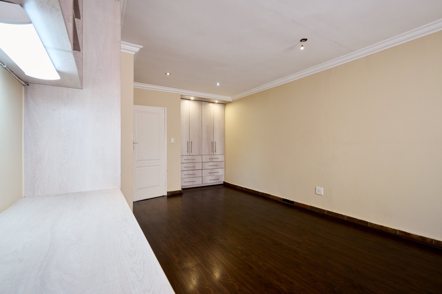 4 Bedroom Property for Sale in Erand Gardens Gauteng