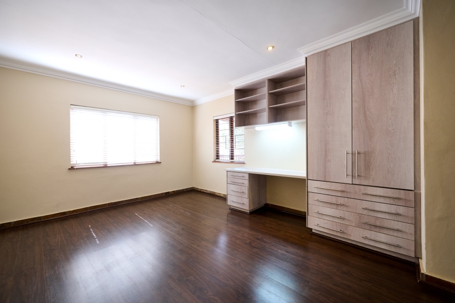 4 Bedroom Property for Sale in Erand Gardens Gauteng