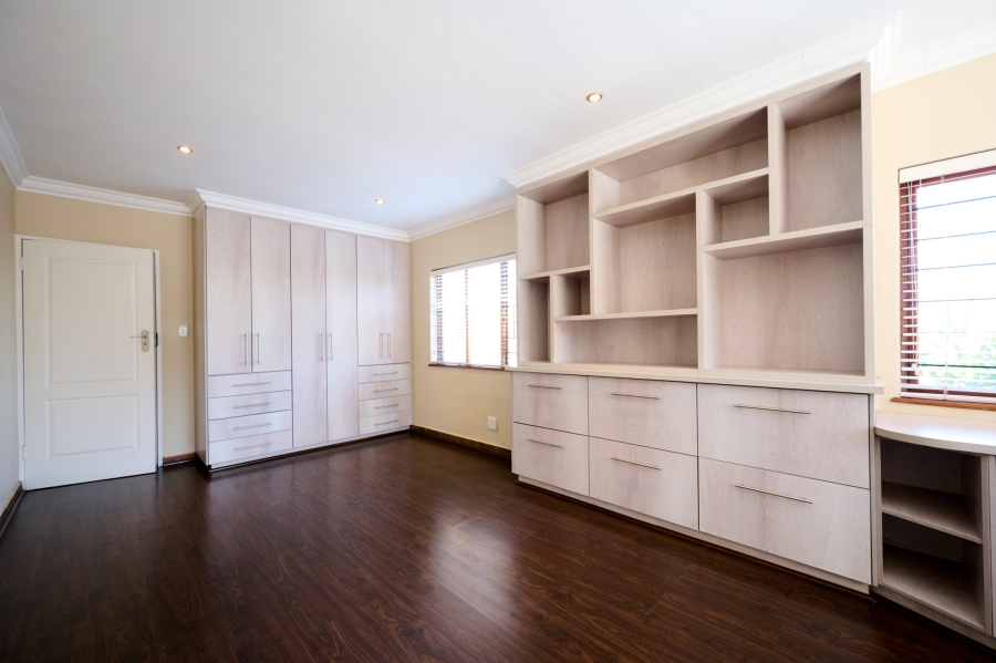 4 Bedroom Property for Sale in Erand Gardens Gauteng