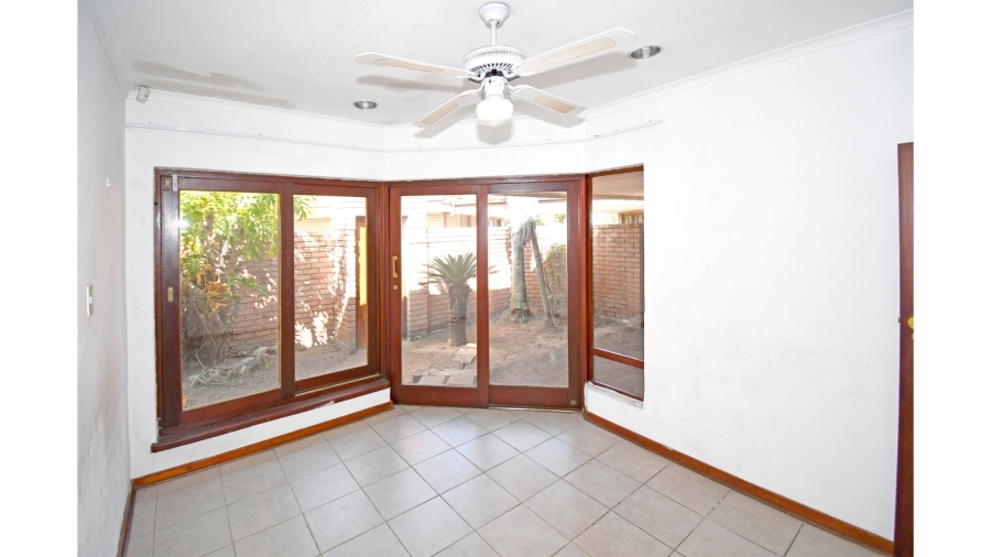5 Bedroom Property for Sale in Glenferness Gauteng