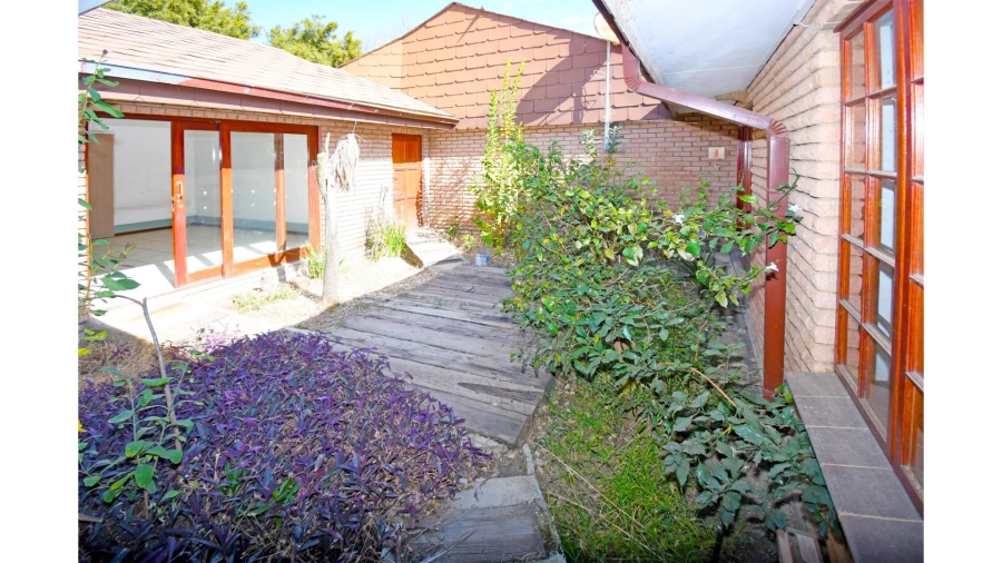 5 Bedroom Property for Sale in Glenferness Gauteng