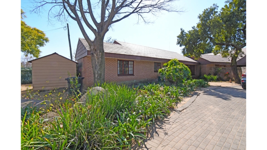 5 Bedroom Property for Sale in Glenferness Gauteng