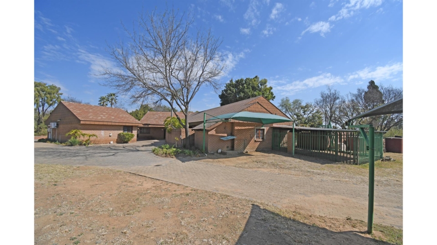 5 Bedroom Property for Sale in Glenferness Gauteng