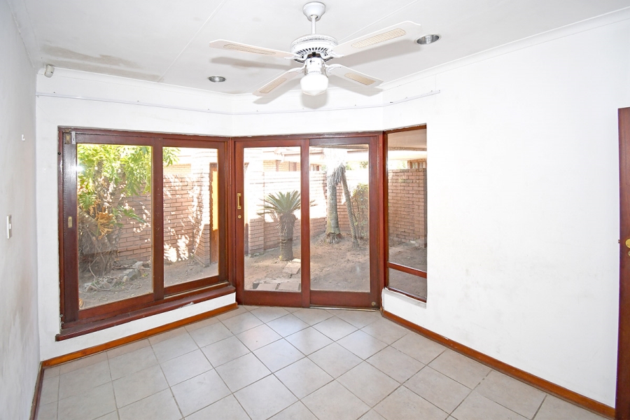 5 Bedroom Property for Sale in Glenferness Gauteng