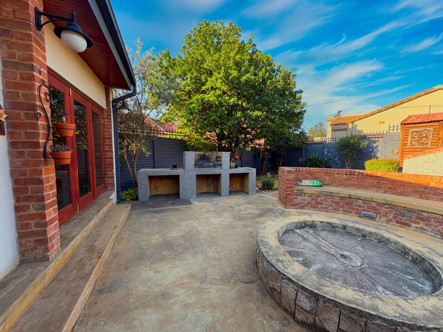 4 Bedroom Property for Sale in Theresa Park Gauteng