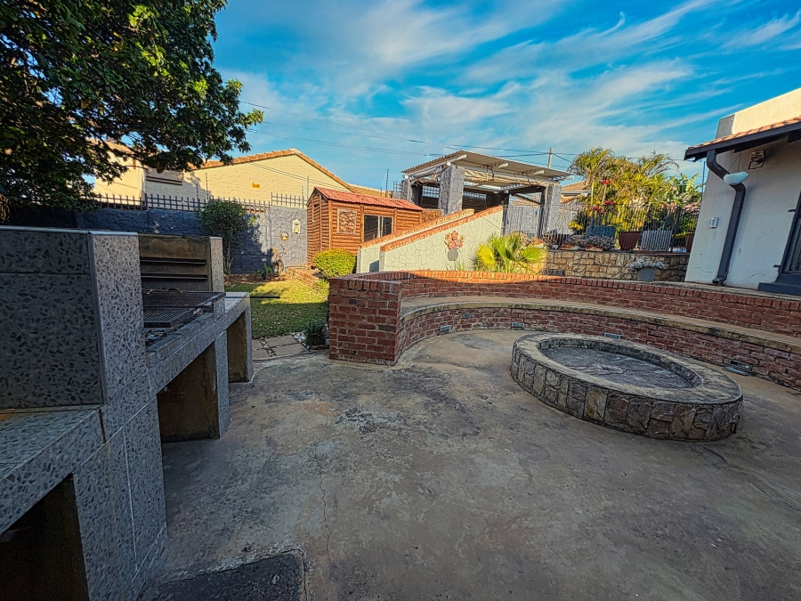 4 Bedroom Property for Sale in Theresa Park Gauteng