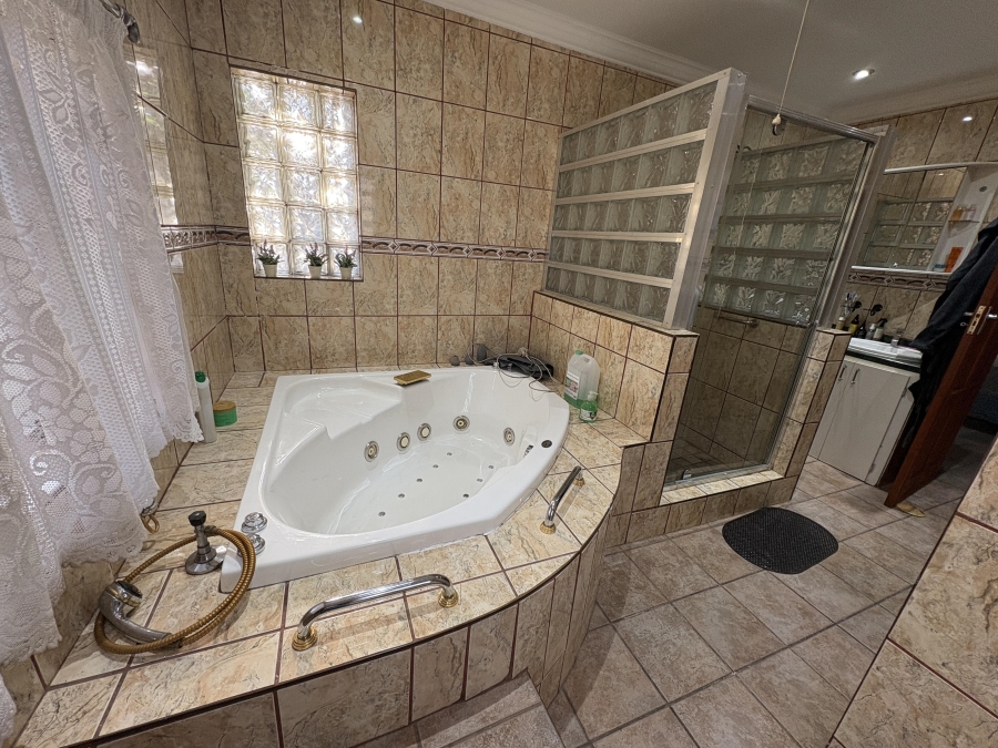 4 Bedroom Property for Sale in Theresa Park Gauteng