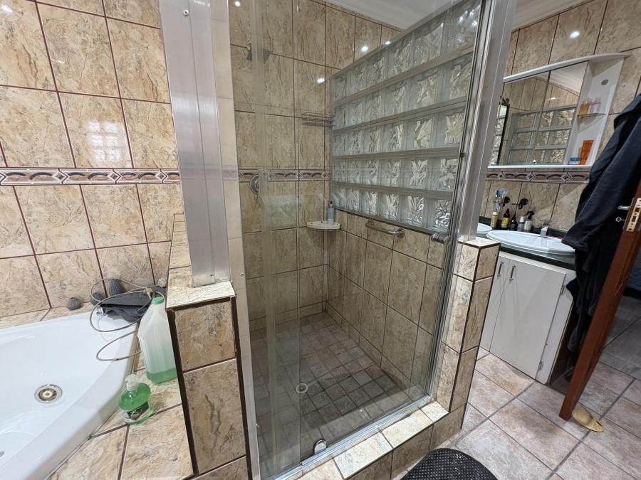 4 Bedroom Property for Sale in Theresa Park Gauteng