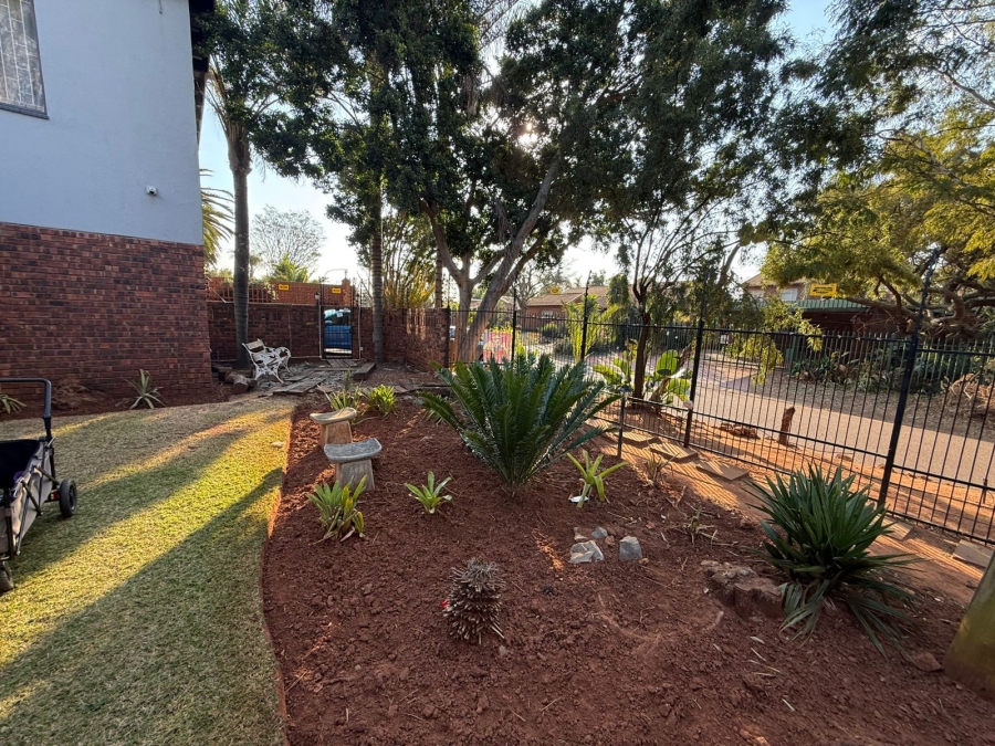 5 Bedroom Property for Sale in Pierre Van Ryneveld Gauteng