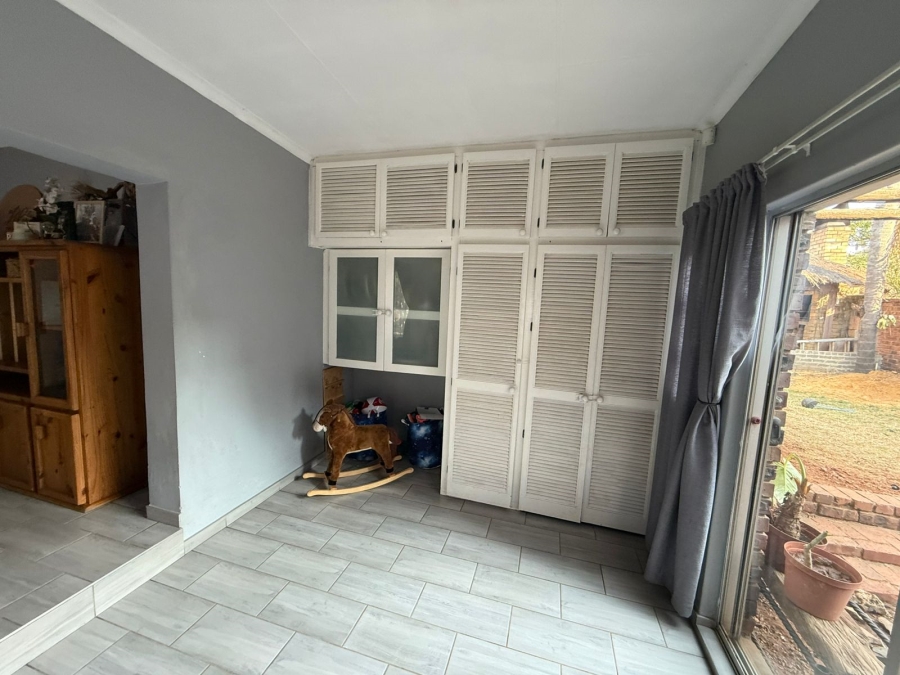 5 Bedroom Property for Sale in Pierre Van Ryneveld Gauteng