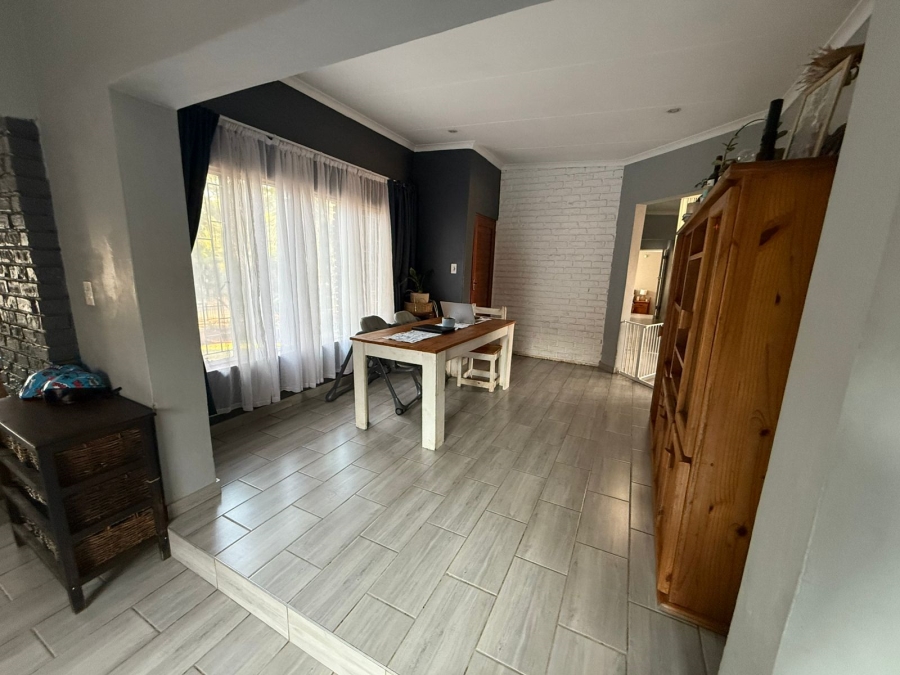 5 Bedroom Property for Sale in Pierre Van Ryneveld Gauteng