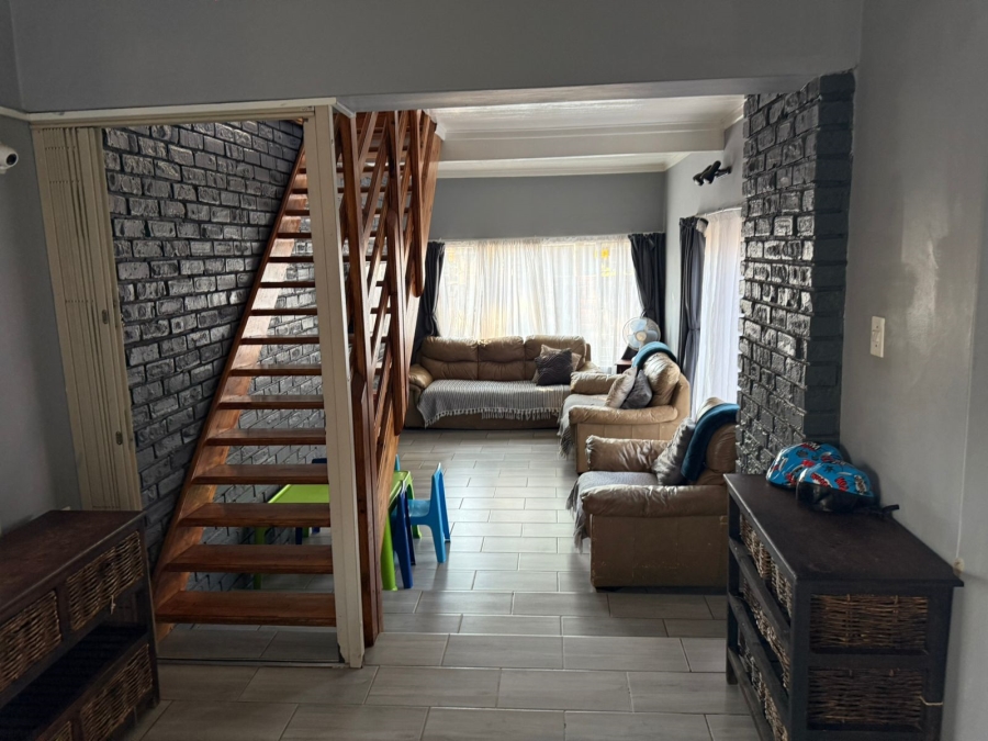 5 Bedroom Property for Sale in Pierre Van Ryneveld Gauteng