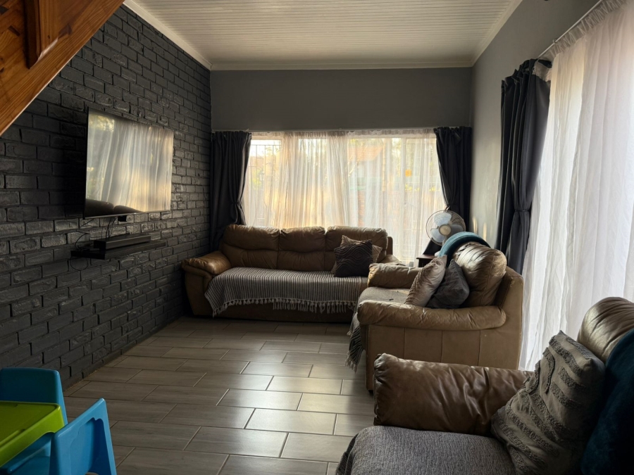 5 Bedroom Property for Sale in Pierre Van Ryneveld Gauteng