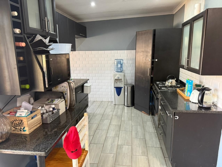 5 Bedroom Property for Sale in Pierre Van Ryneveld Gauteng