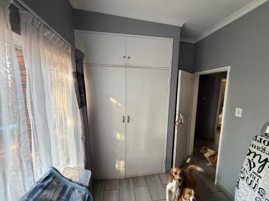 5 Bedroom Property for Sale in Pierre Van Ryneveld Gauteng