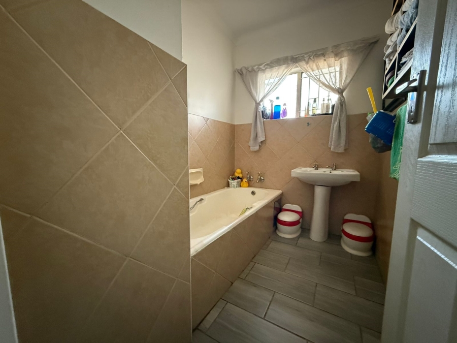 5 Bedroom Property for Sale in Pierre Van Ryneveld Gauteng