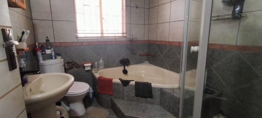 3 Bedroom Property for Sale in Hillside Gauteng