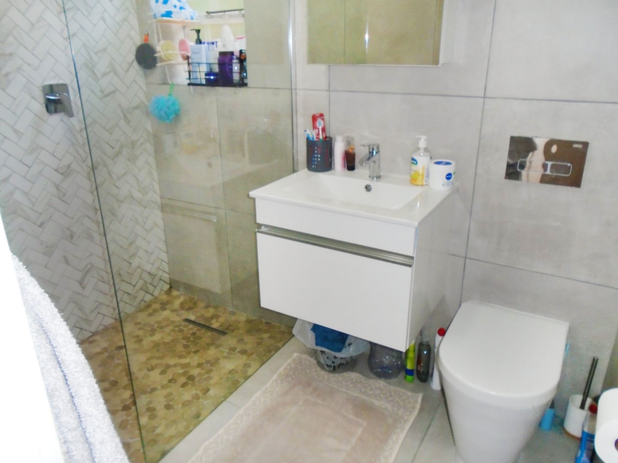 2 Bedroom Property for Sale in Strathavon Gauteng