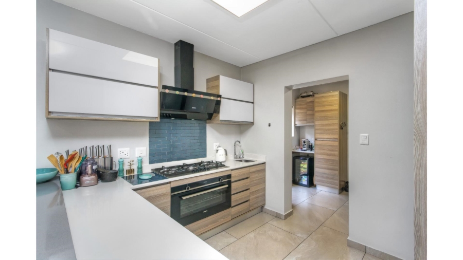 4 Bedroom Property for Sale in Crowthorne AH Gauteng