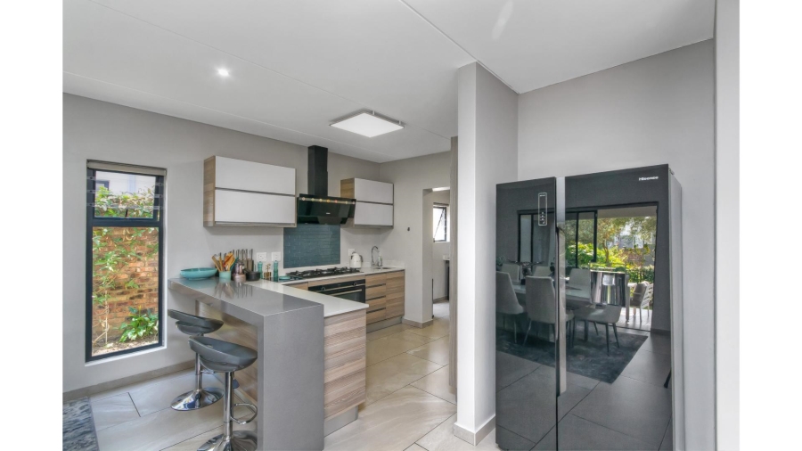 4 Bedroom Property for Sale in Crowthorne AH Gauteng