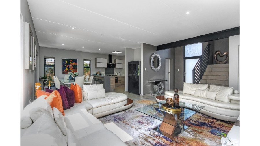 4 Bedroom Property for Sale in Crowthorne AH Gauteng