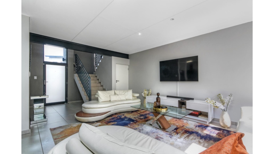 4 Bedroom Property for Sale in Crowthorne AH Gauteng