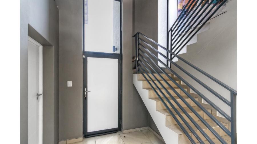 4 Bedroom Property for Sale in Crowthorne AH Gauteng