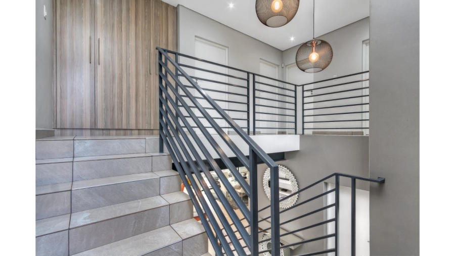 4 Bedroom Property for Sale in Crowthorne AH Gauteng