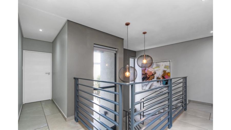 4 Bedroom Property for Sale in Crowthorne AH Gauteng