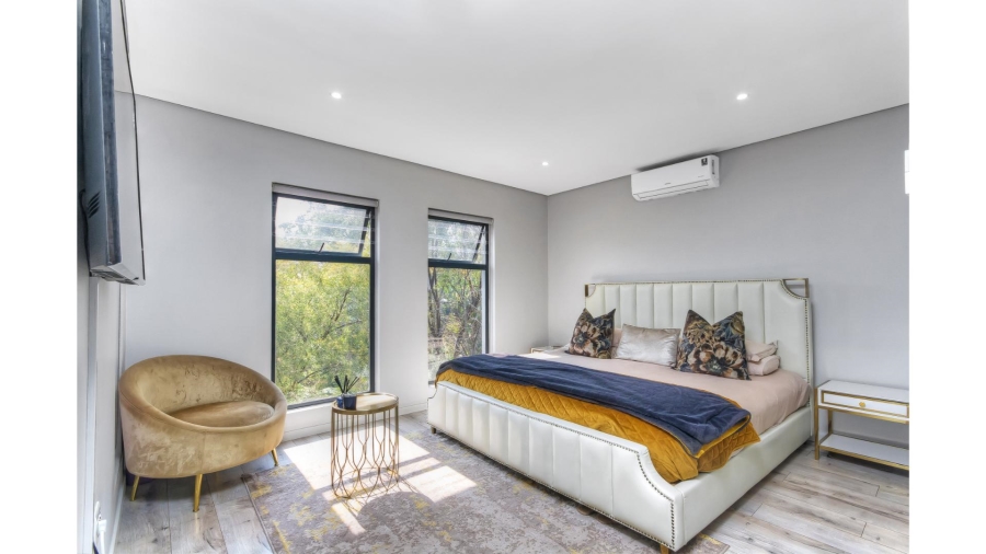 4 Bedroom Property for Sale in Crowthorne AH Gauteng