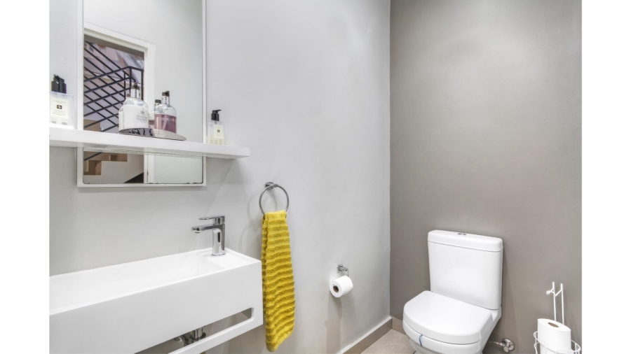 4 Bedroom Property for Sale in Crowthorne AH Gauteng
