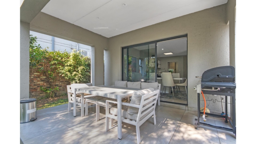 4 Bedroom Property for Sale in Crowthorne AH Gauteng