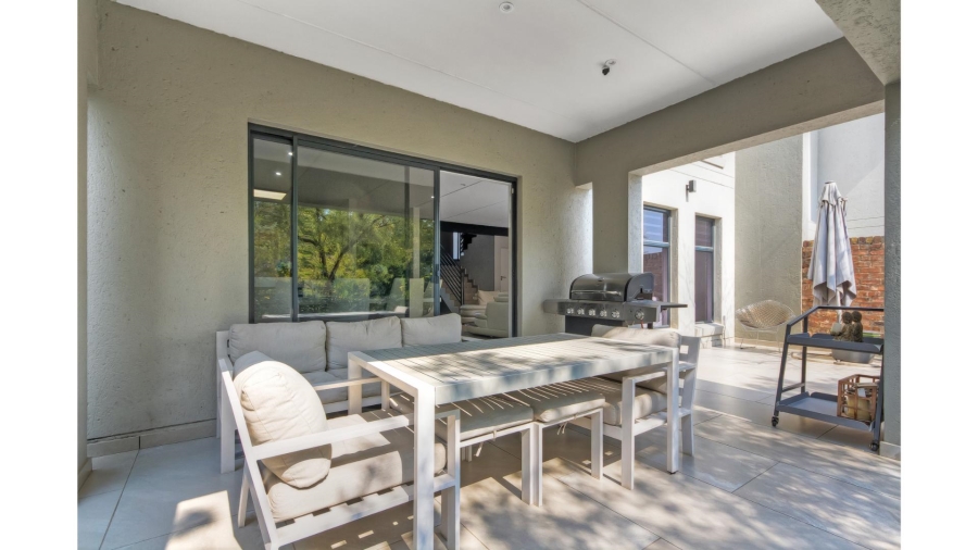 4 Bedroom Property for Sale in Crowthorne AH Gauteng