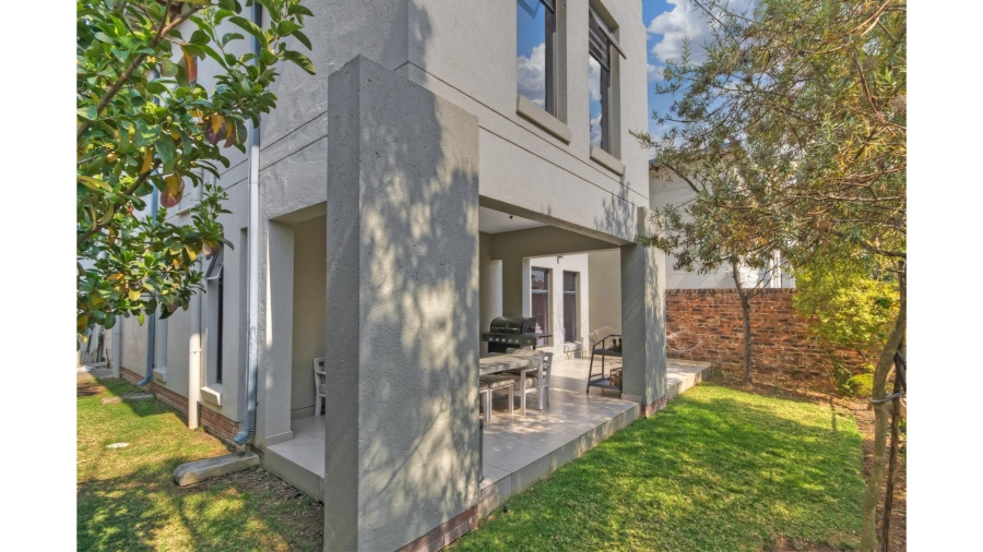 4 Bedroom Property for Sale in Crowthorne AH Gauteng