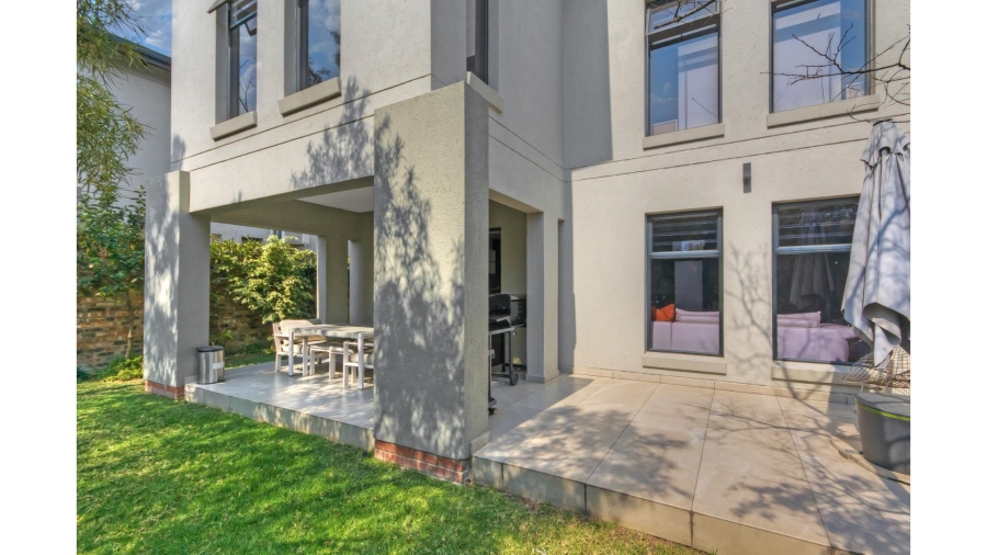 4 Bedroom Property for Sale in Crowthorne AH Gauteng