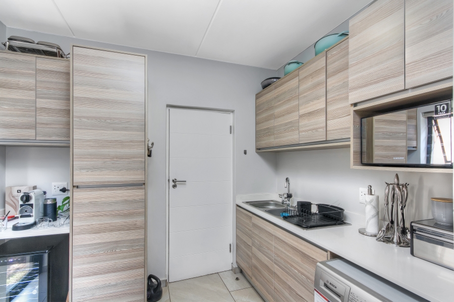 4 Bedroom Property for Sale in Crowthorne AH Gauteng