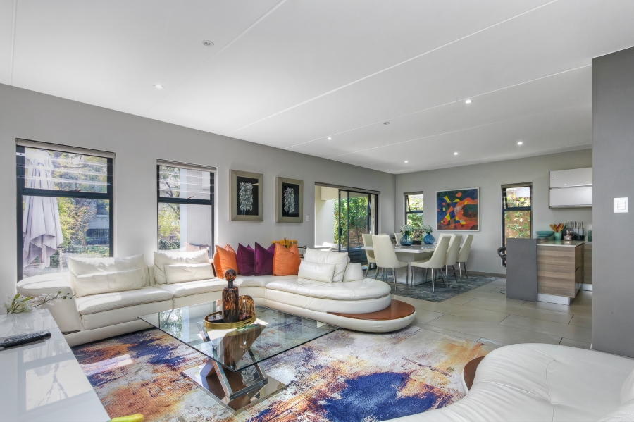 4 Bedroom Property for Sale in Crowthorne AH Gauteng