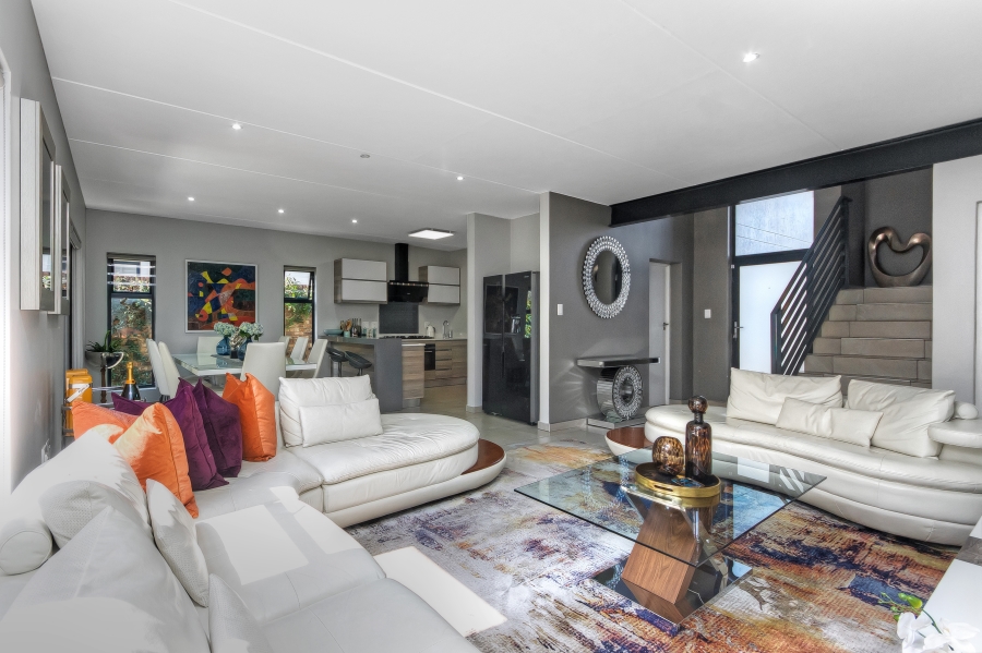 4 Bedroom Property for Sale in Crowthorne AH Gauteng