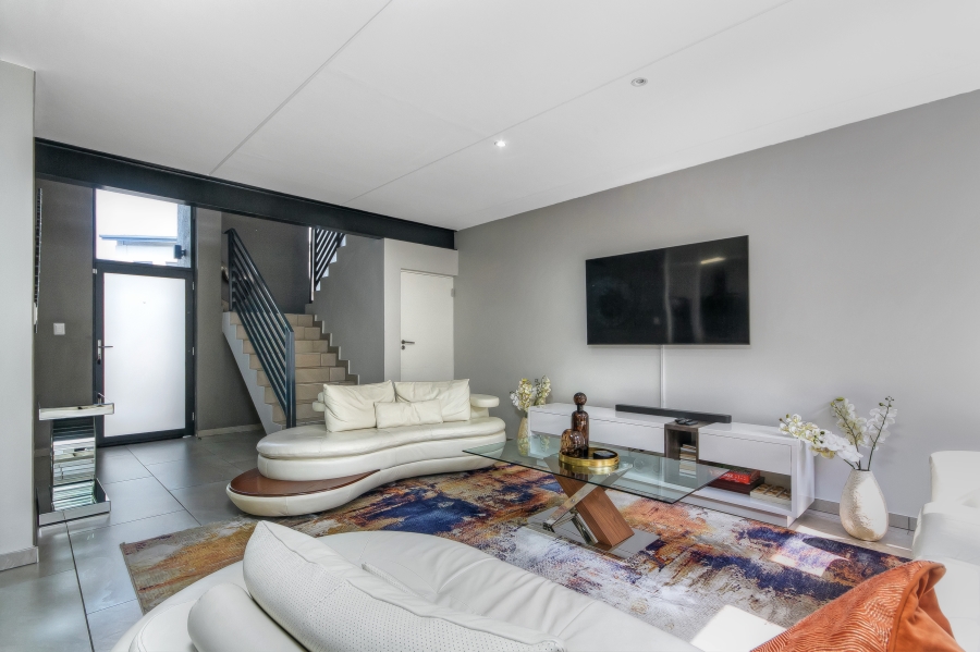 4 Bedroom Property for Sale in Crowthorne AH Gauteng