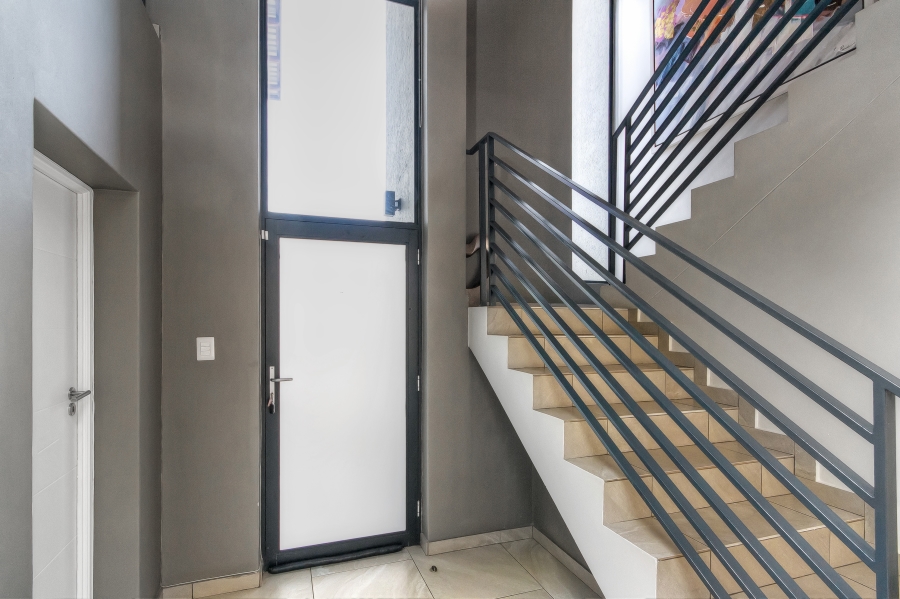 4 Bedroom Property for Sale in Crowthorne AH Gauteng