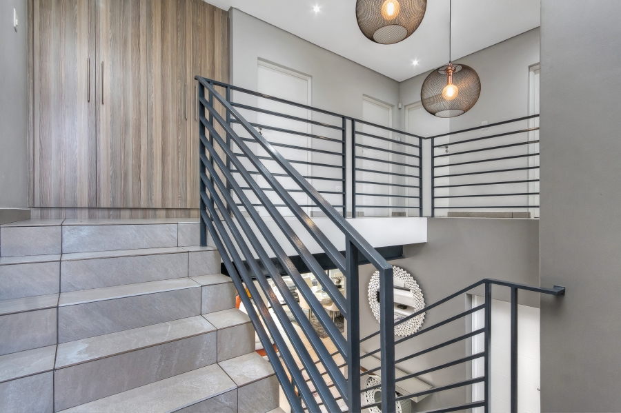 4 Bedroom Property for Sale in Crowthorne AH Gauteng