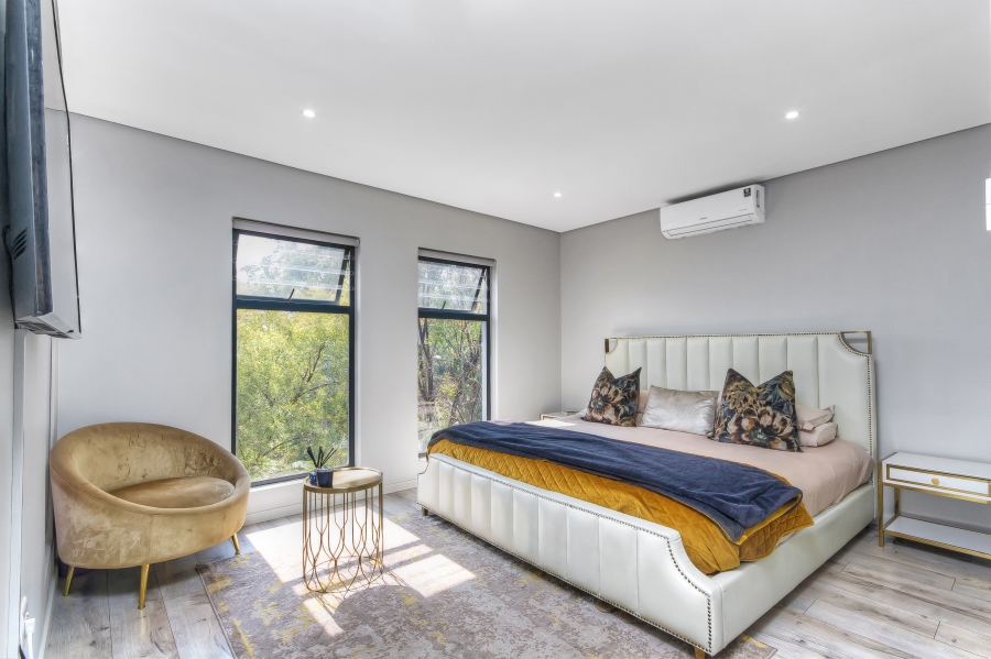 4 Bedroom Property for Sale in Crowthorne AH Gauteng