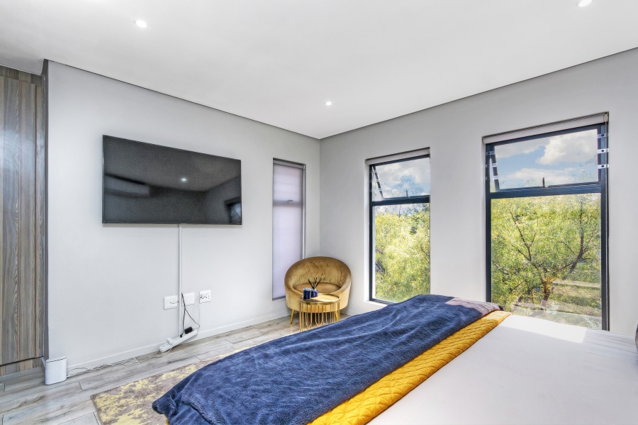 4 Bedroom Property for Sale in Crowthorne AH Gauteng