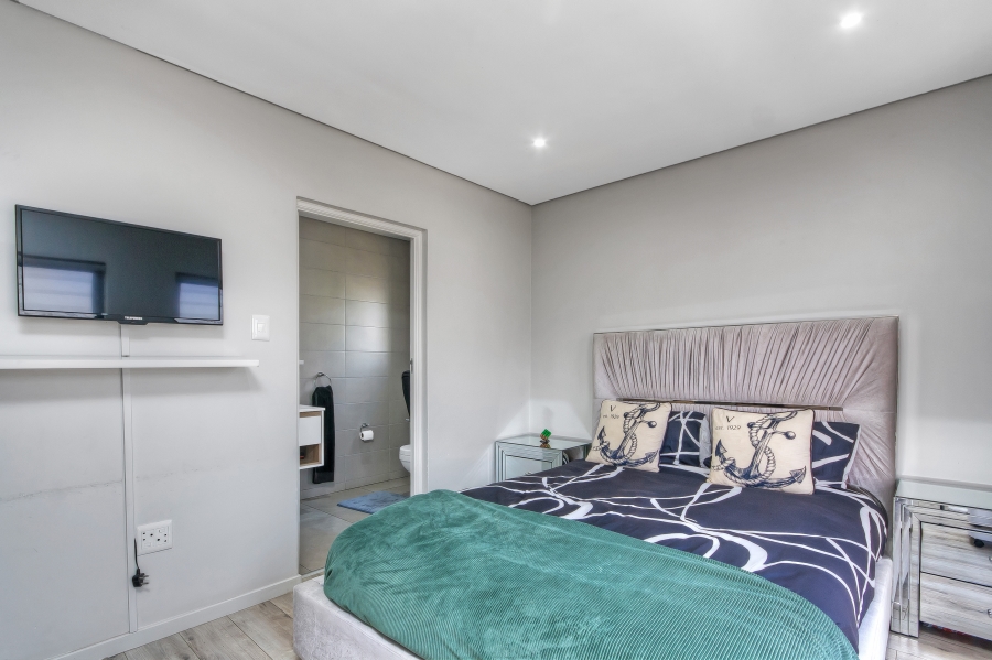 4 Bedroom Property for Sale in Crowthorne AH Gauteng