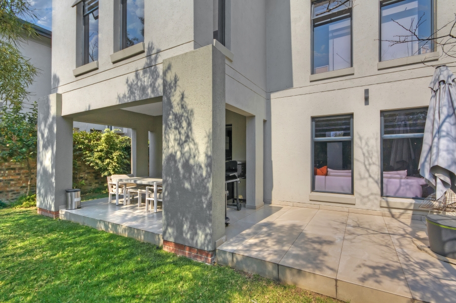 4 Bedroom Property for Sale in Crowthorne AH Gauteng